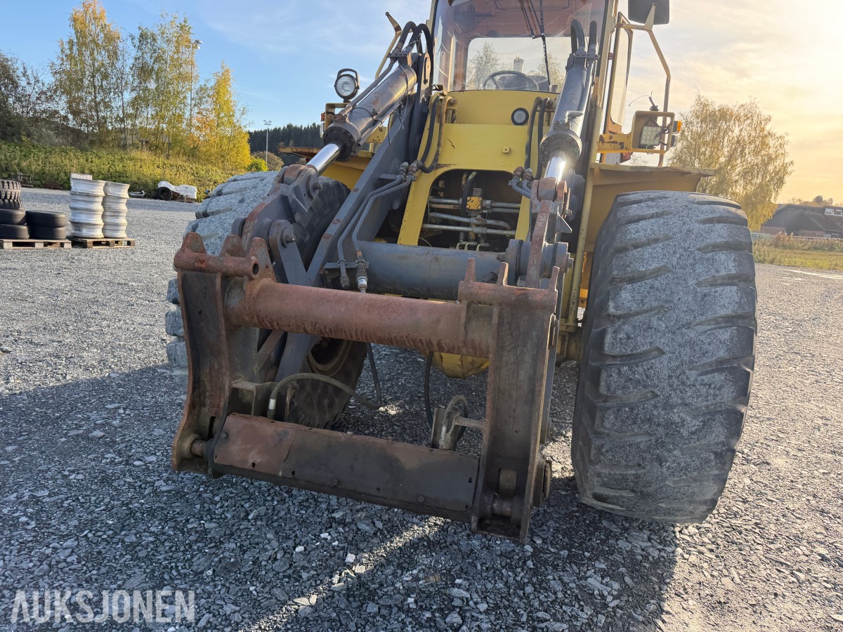 1985 Volvo BM 4500 hjullaster – veteranmaskin