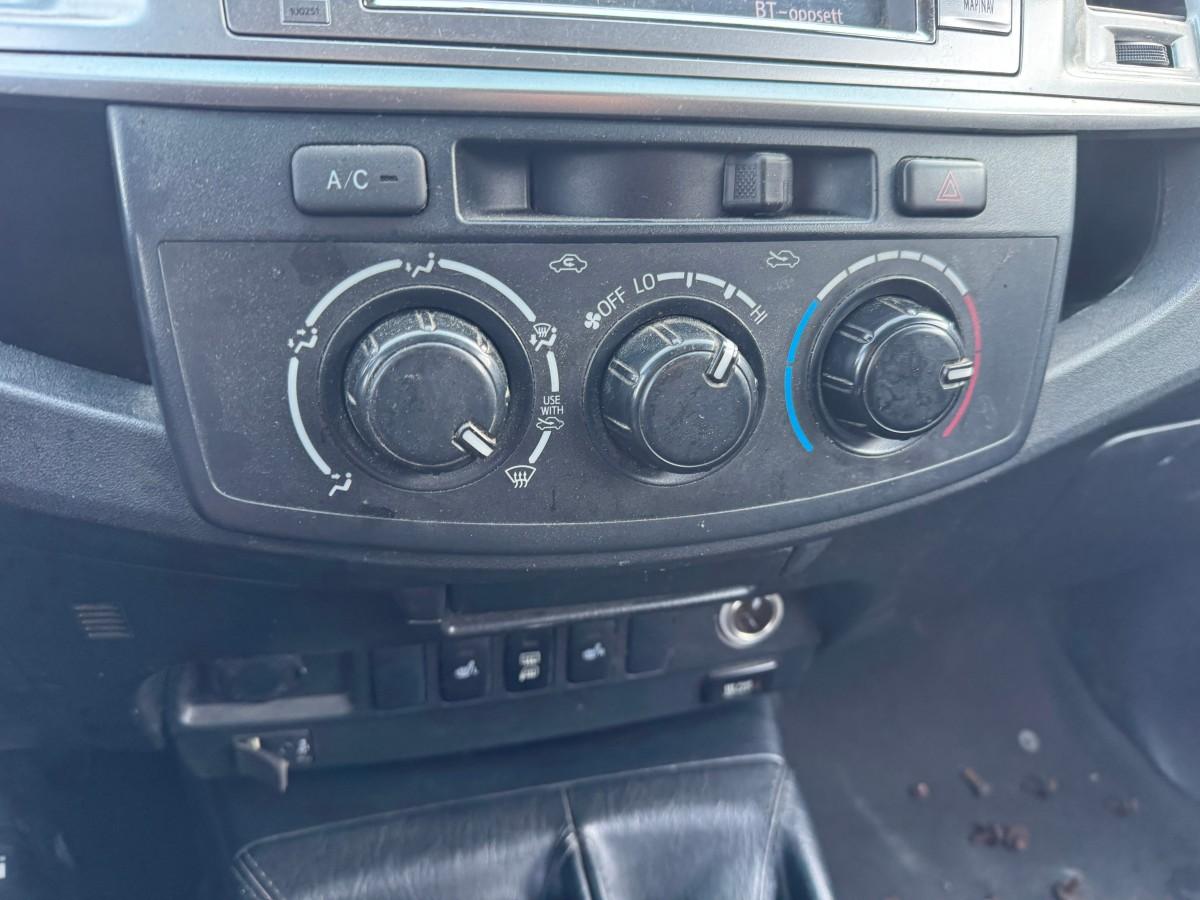 2014 Toyota HILUX 2.5-144 DIESEL 4X4 HARDTOP HENGERFESTE