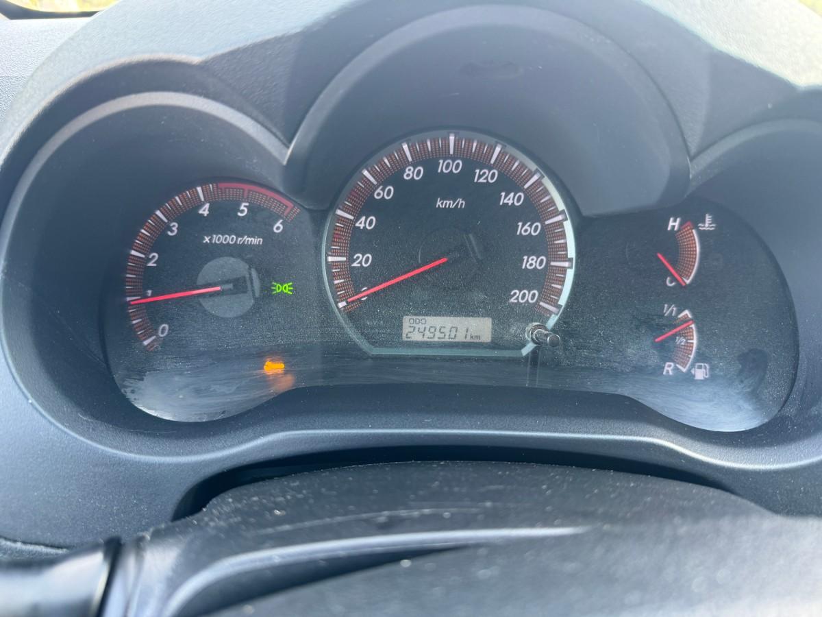 2014 Toyota HILUX 2.5-144 DIESEL 4X4 HARDTOP HENGERFESTE