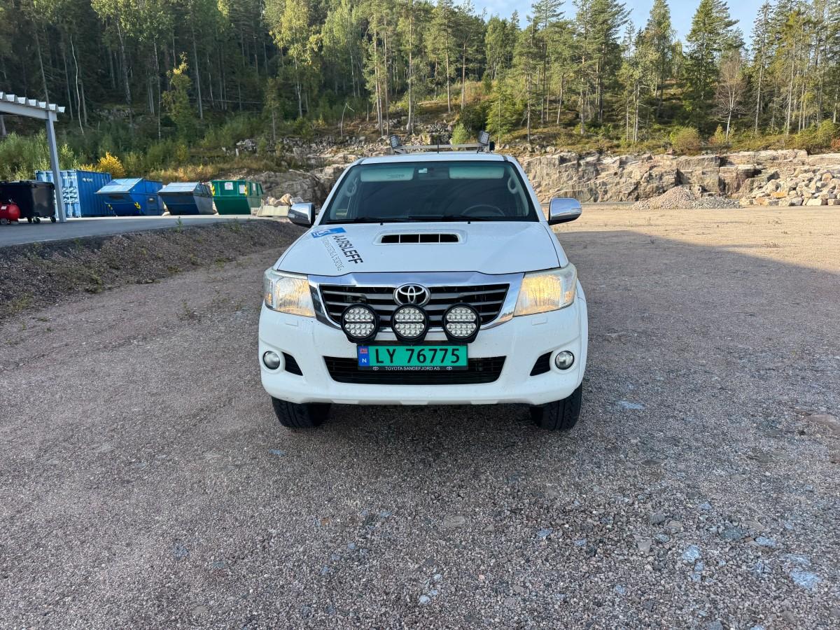 2014 Toyota HILUX 2.5-144 DIESEL 4X4 HARDTOP HENGERFESTE
