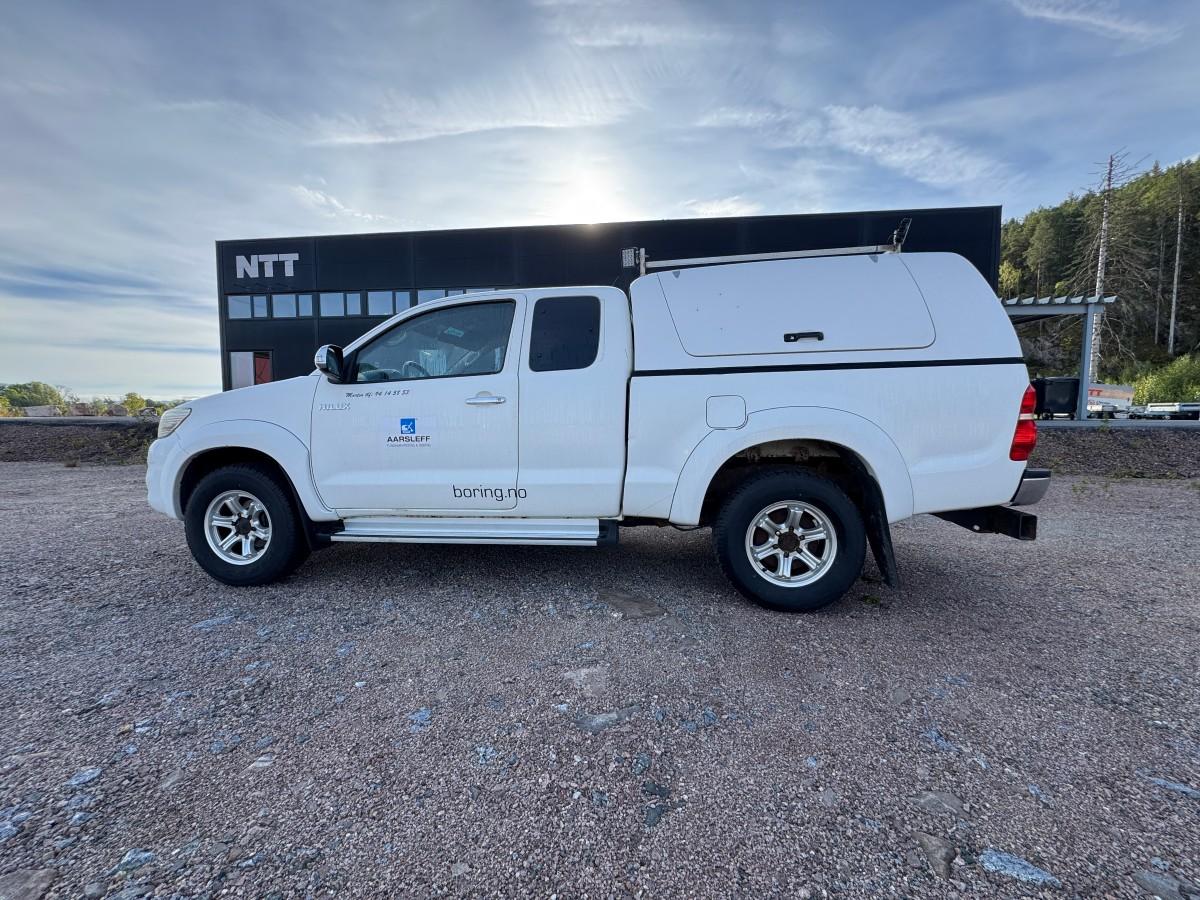 2014 Toyota HILUX 2.5-144 DIESEL 4X4 HARDTOP HENGERFESTE