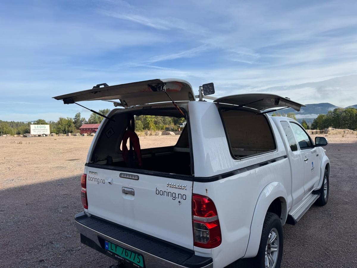 2014 Toyota HILUX 2.5-144 DIESEL 4X4 HARDTOP HENGERFESTE