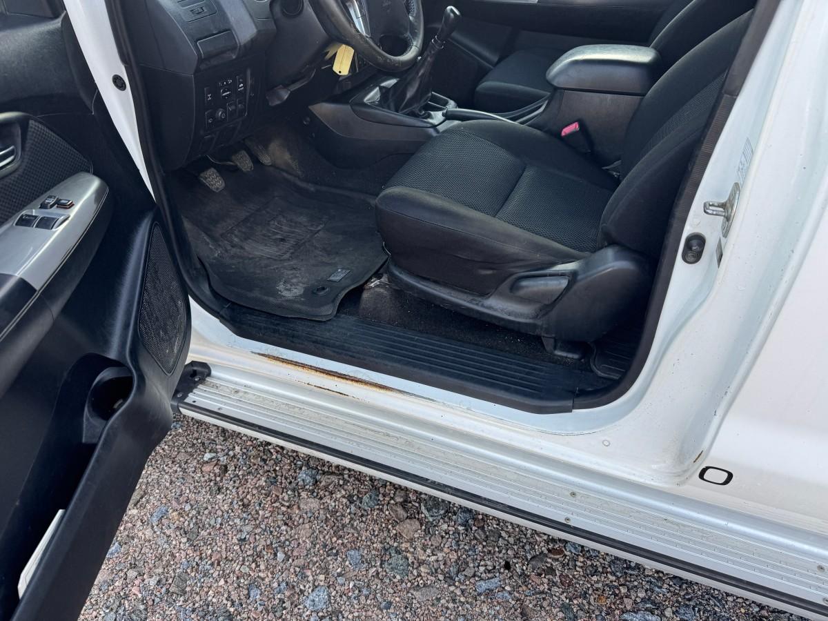 2014 Toyota HILUX 2.5-144 DIESEL 4X4 HARDTOP HENGERFESTE