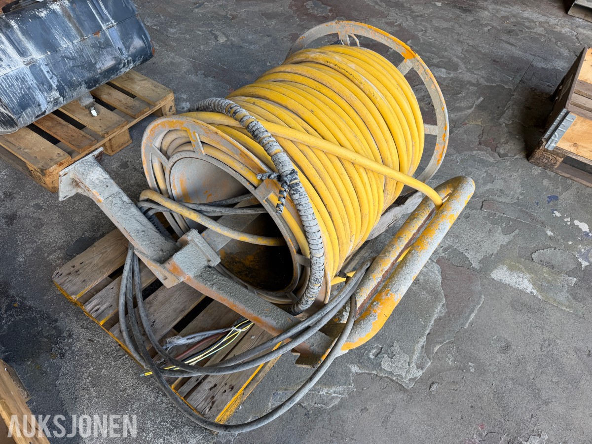 HYDRAULISK KABELTROMMEL MED 120 M KABEL OG CAVOTEC SLEPERINGER 3x35q + 3x6PE.
