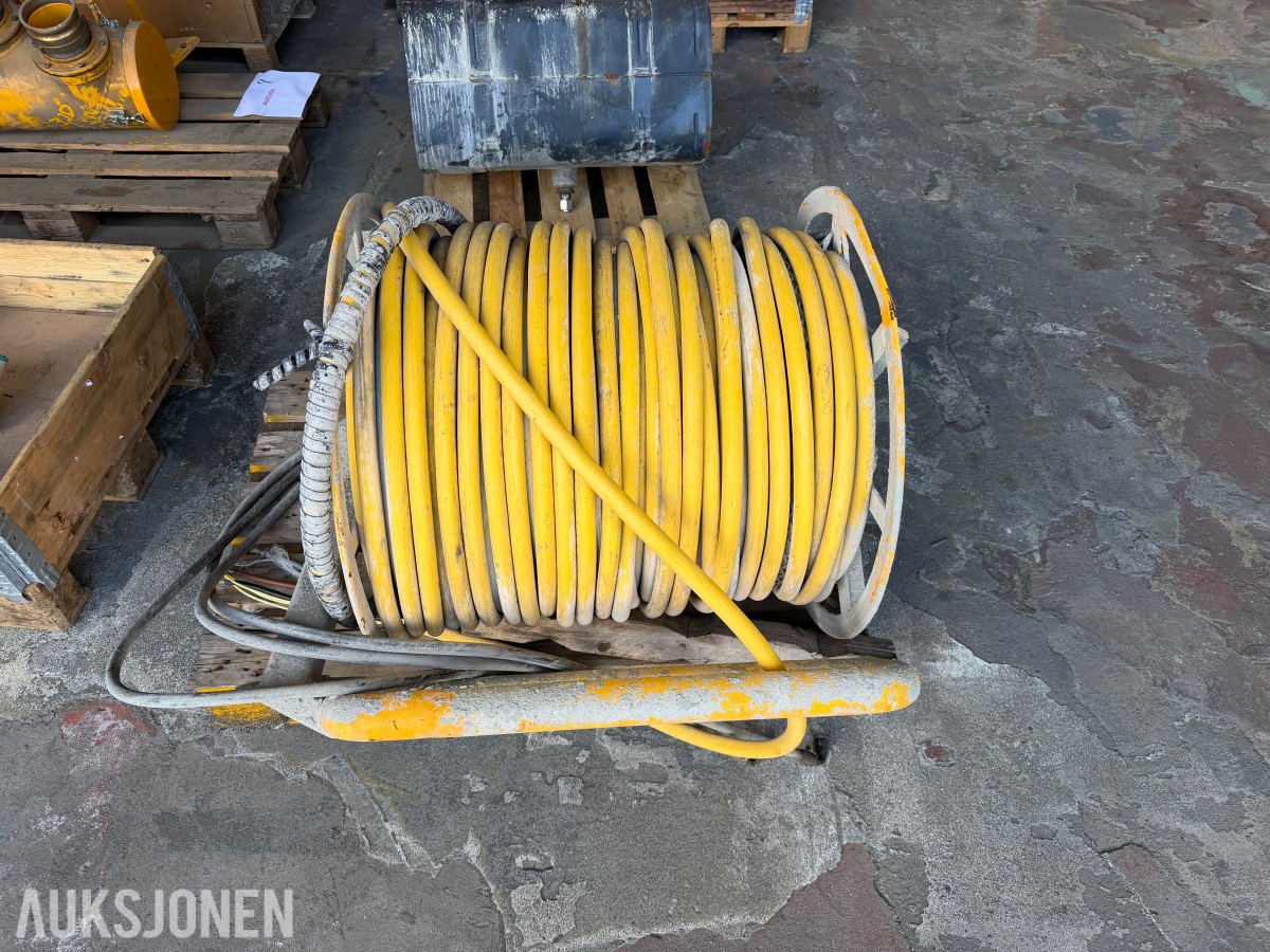 HYDRAULISK KABELTROMMEL MED 120 M KABEL OG CAVOTEC SLEPERINGER 3x35q + 3x6PE.