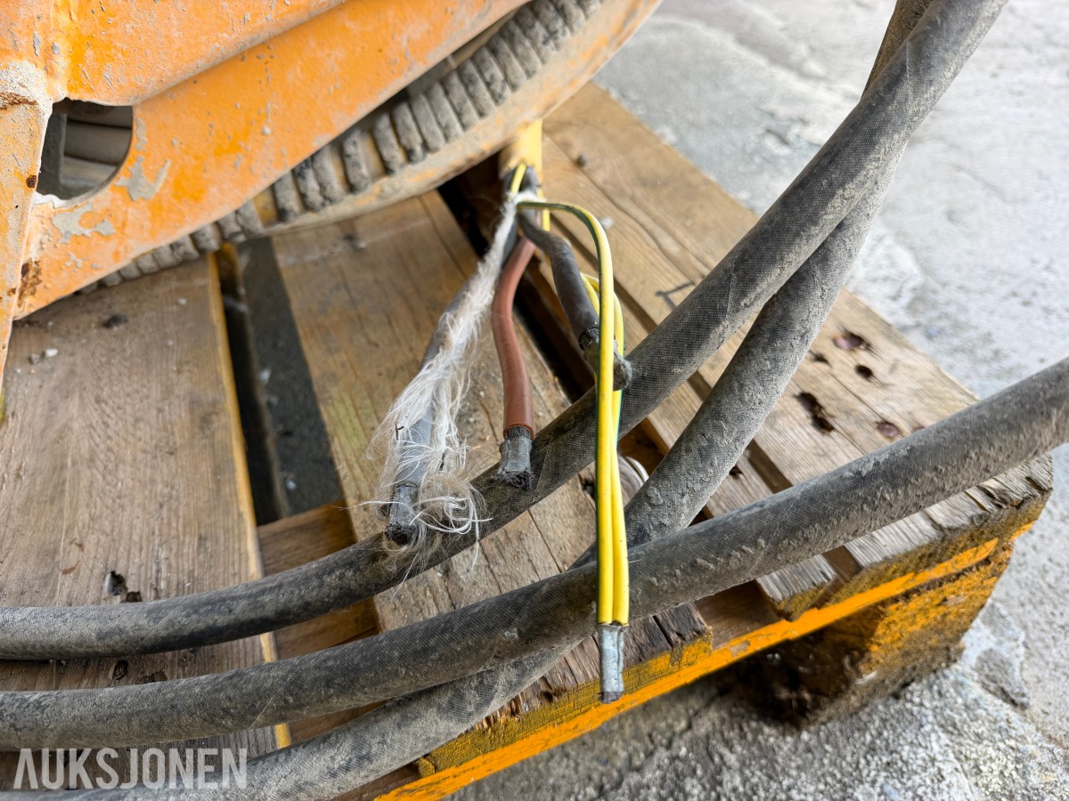 HYDRAULISK KABELTROMMEL MED 120 M KABEL OG CAVOTEC SLEPERINGER 3x35q + 3x6PE.