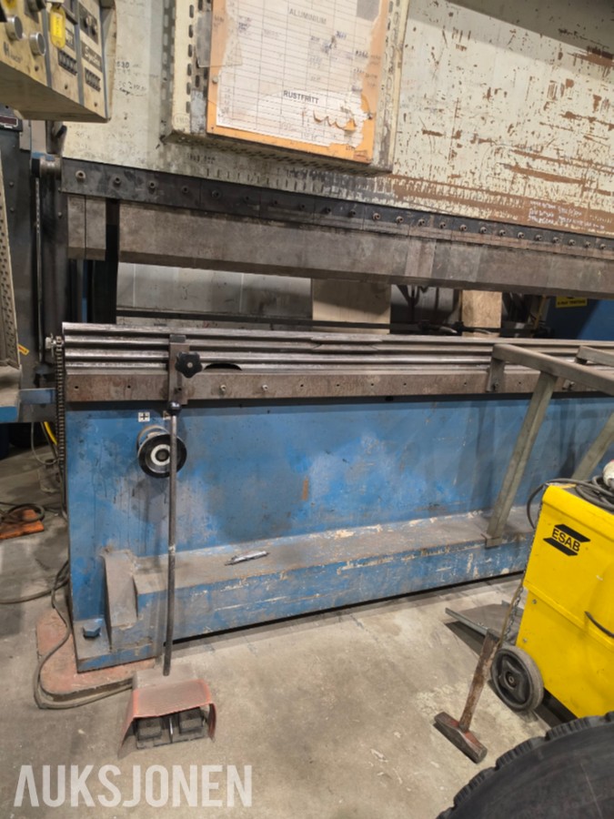 1992 HACO PPES 40300 KANTPRESSE MED EKSTRA KNIV – 300 TONN