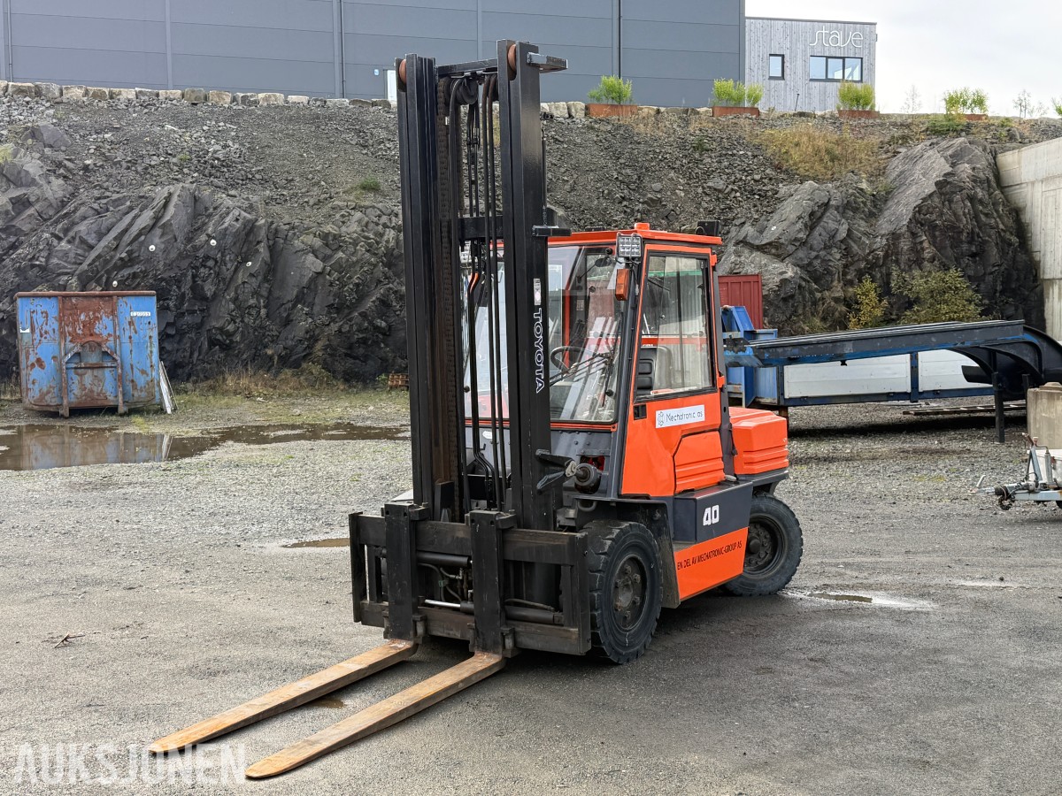 TOYOTA 4,5 TONNS GAFFELTRUCK – 450 CM LØFTEHØYDE