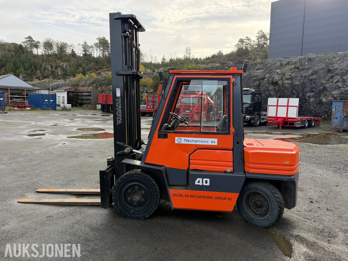 TOYOTA 4,5 TONNS GAFFELTRUCK – 450 CM LØFTEHØYDE