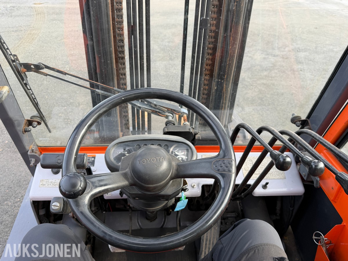 TOYOTA 4,5 TONNS GAFFELTRUCK – 450 CM LØFTEHØYDE