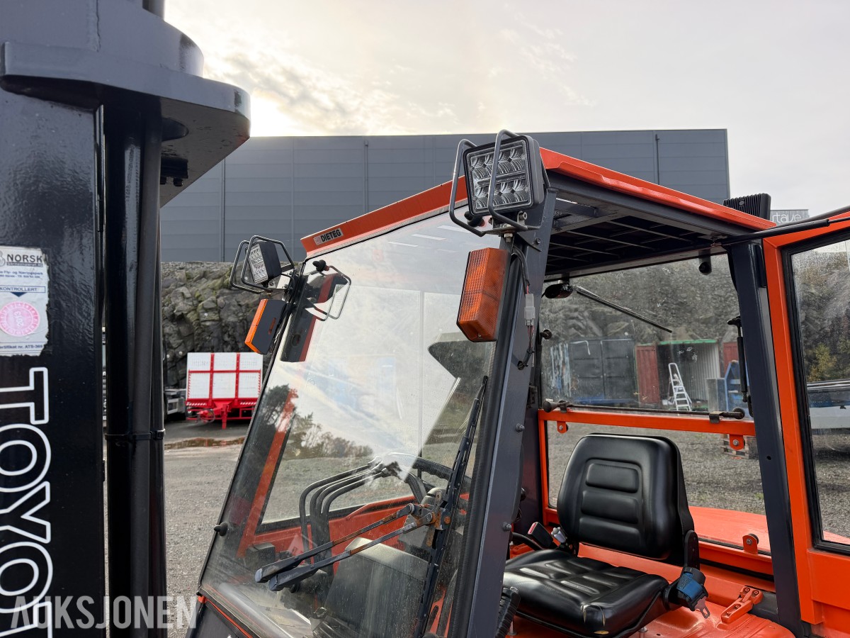 TOYOTA 4,5 TONNS GAFFELTRUCK – 450 CM LØFTEHØYDE