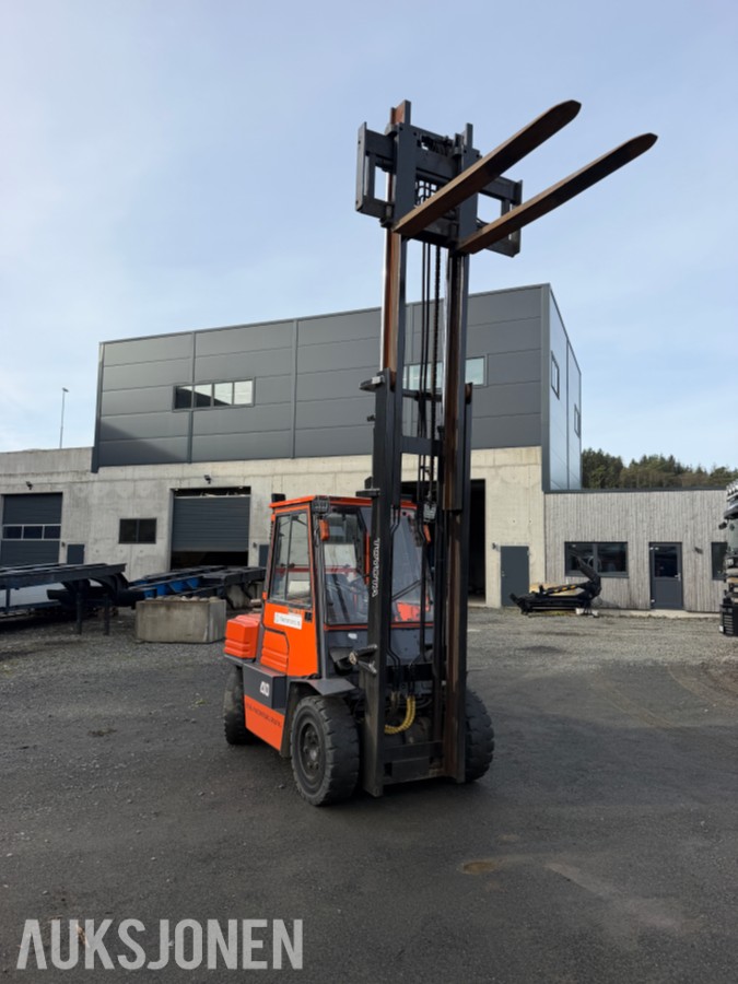 TOYOTA 4,5 TONNS GAFFELTRUCK – 450 CM LØFTEHØYDE