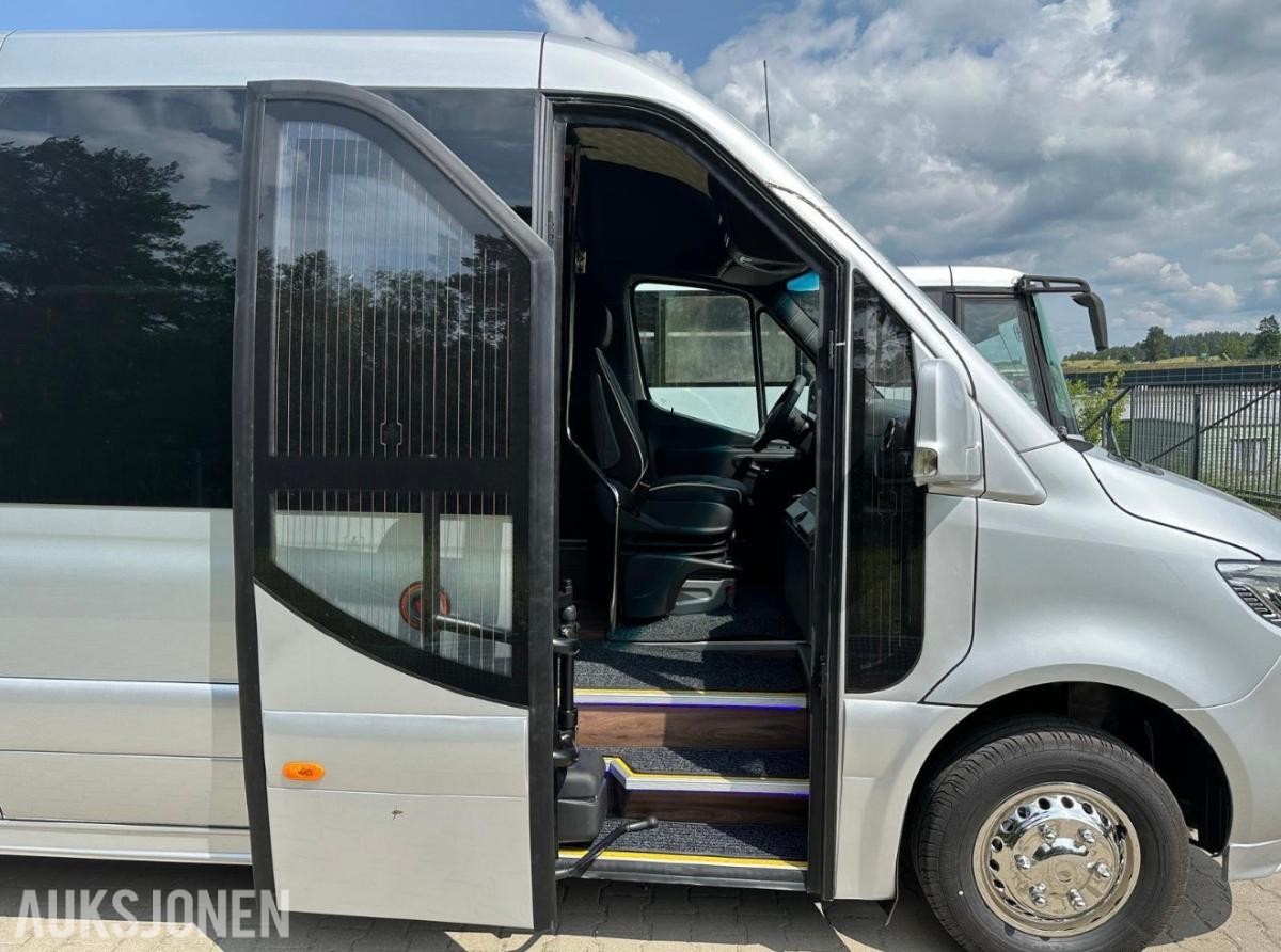 2023 Mercedes-Benz Sprinter 519, 17 seter – 3 rullestoler – godt utstyrt, 145000km