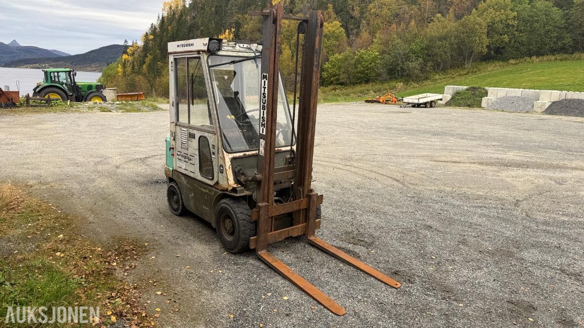 Mitsubishi FD-18 TAC gaffeltruck 7 503t m/ lukket førerhytte 