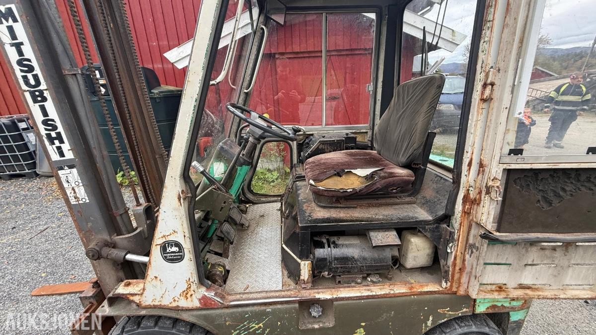 Mitsubishi FD-18 TAC gaffeltruck 7 503t m/ lukket førerhytte 