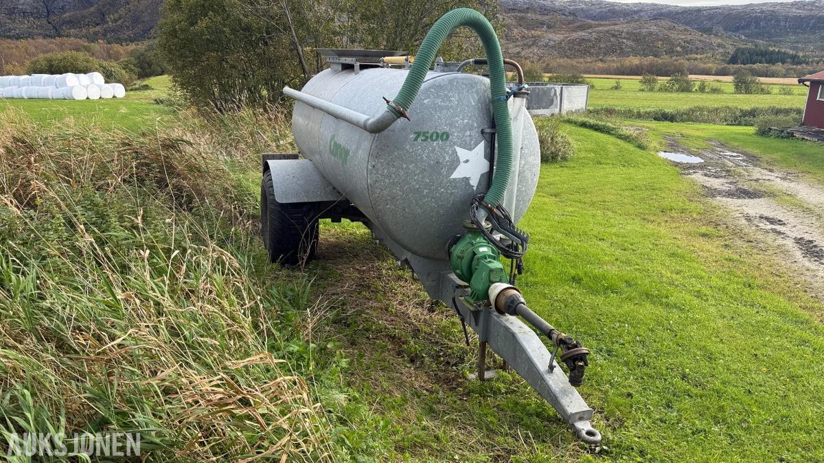 Gjødselvogn 7500 liter m/ PTO-drevet pumpe og brede dekk