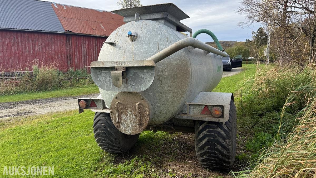 Gjødselvogn 7500 liter m/ PTO-drevet pumpe og brede dekk
