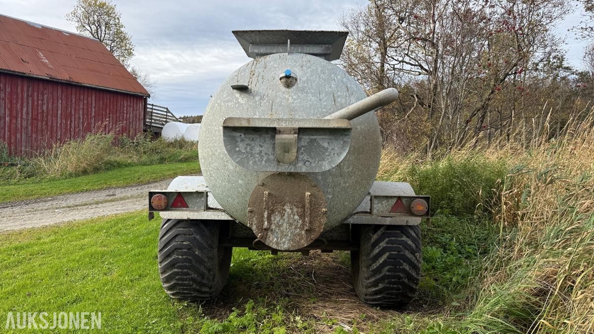 Gjødselvogn 7500 liter m/ PTO-drevet pumpe og brede dekk