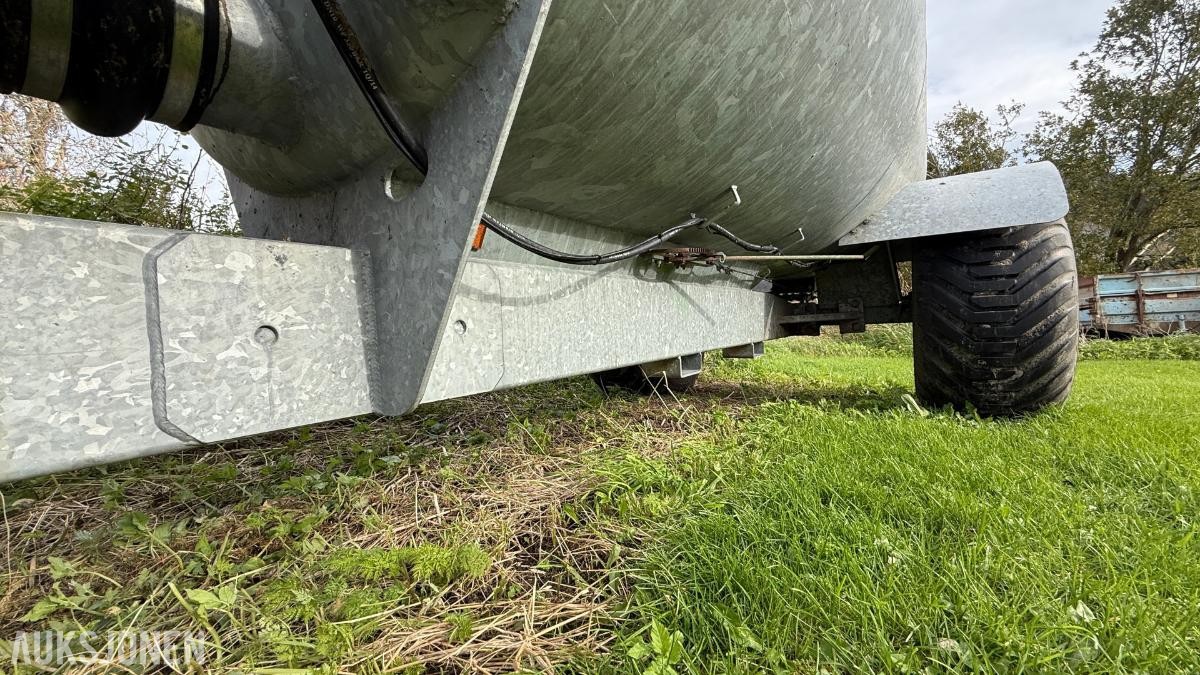 Gjødselvogn 7500 liter m/ PTO-drevet pumpe og brede dekk
