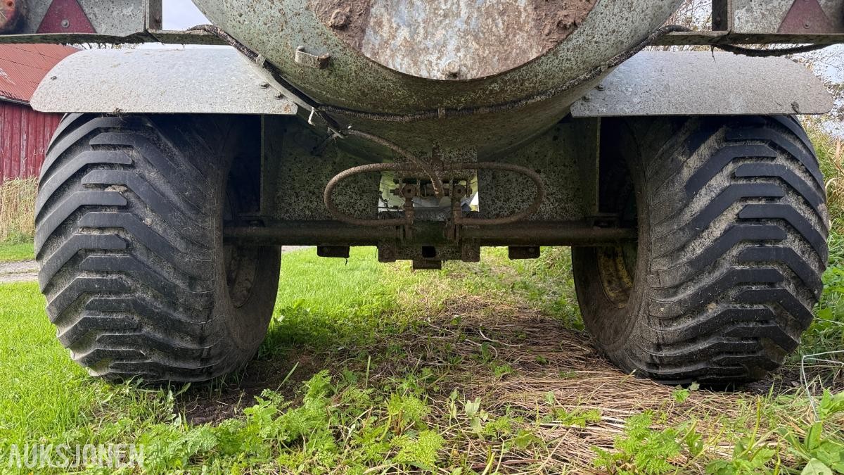 Gjødselvogn 7500 liter m/ PTO-drevet pumpe og brede dekk