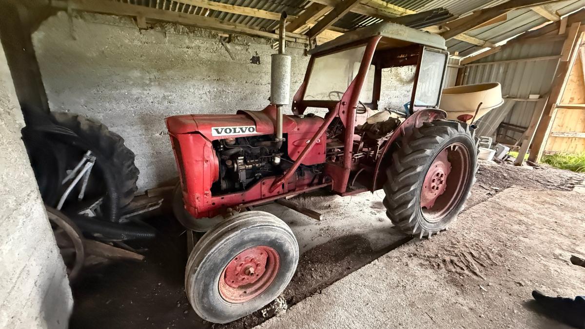 1966 Volvo 400 traktor 37143 timer m/ hytte 