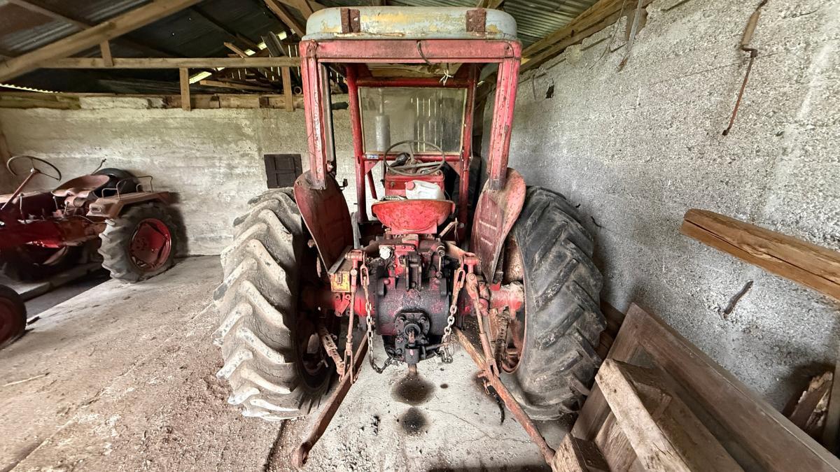 1966 Volvo 400 traktor 37143 timer m/ hytte 
