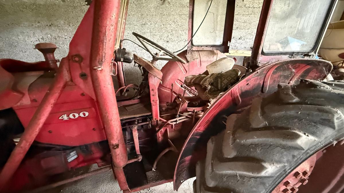 1966 Volvo 400 traktor 37143 timer m/ hytte 