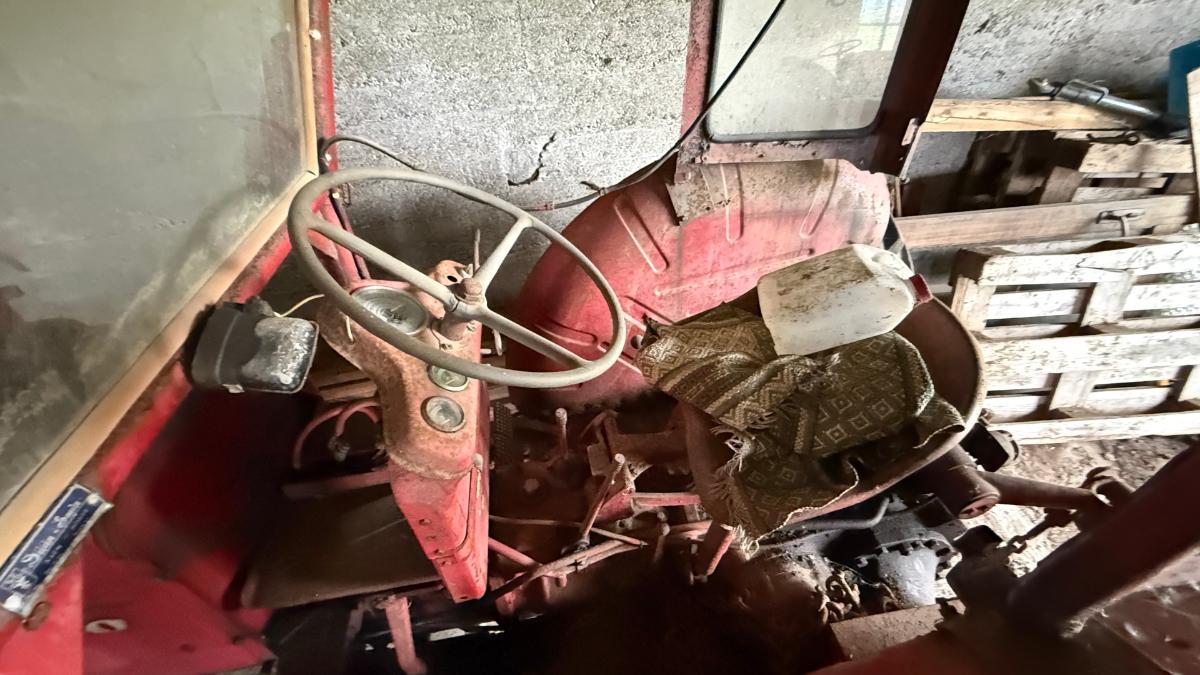 1966 Volvo 400 traktor 37143 timer m/ hytte 