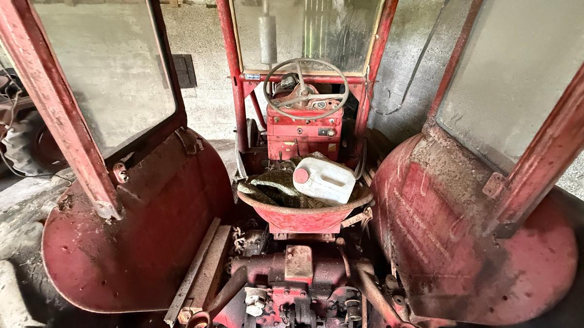 1966 Volvo 400 traktor 37143 timer m/ hytte 