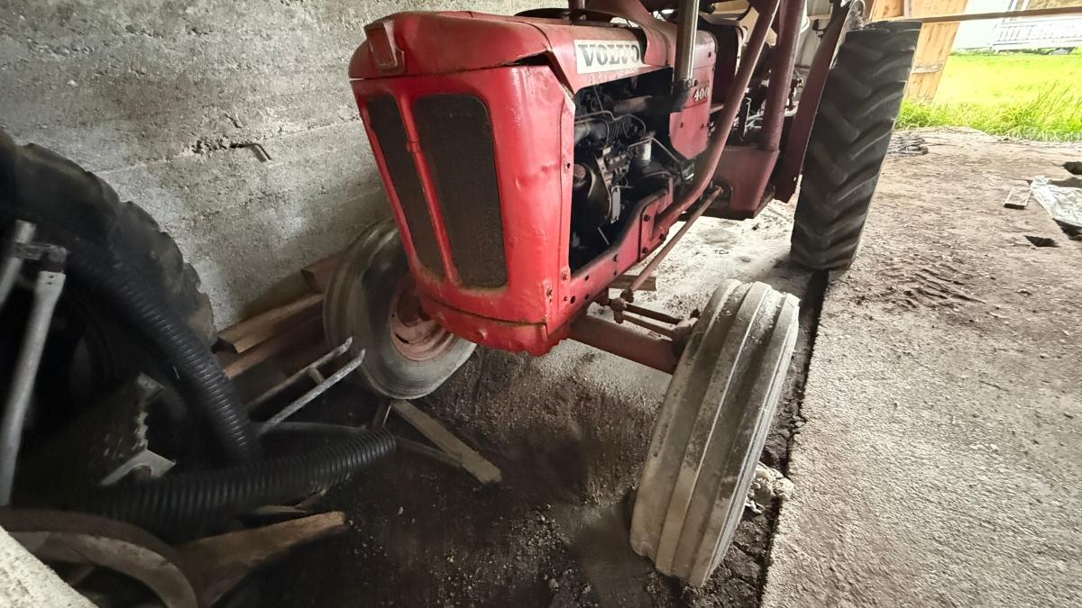 1966 Volvo 400 traktor 37143 timer m/ hytte 