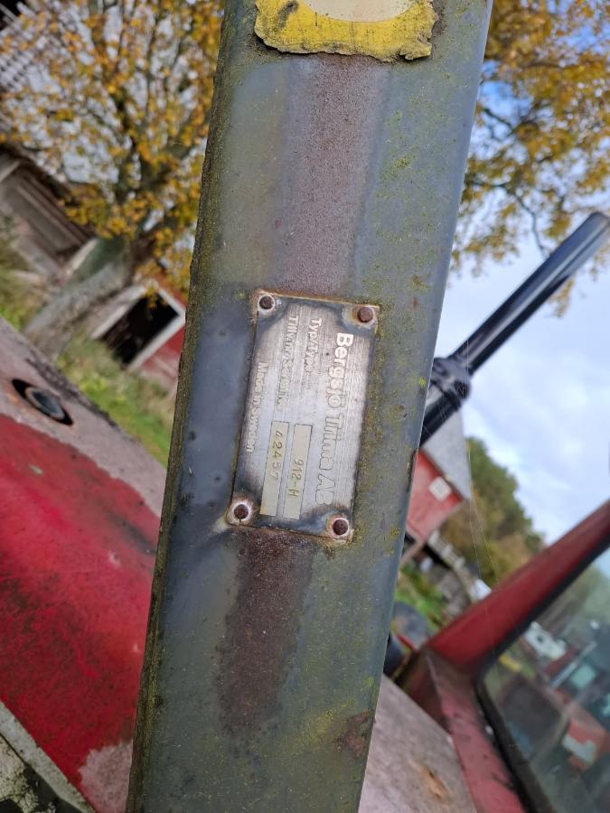 Massey Ferguson traktor m/ Bergsjö frontlaster og skuffe