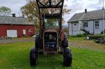 Massey Ferguson traktor m/ Bergsjö frontlaster og skuffe