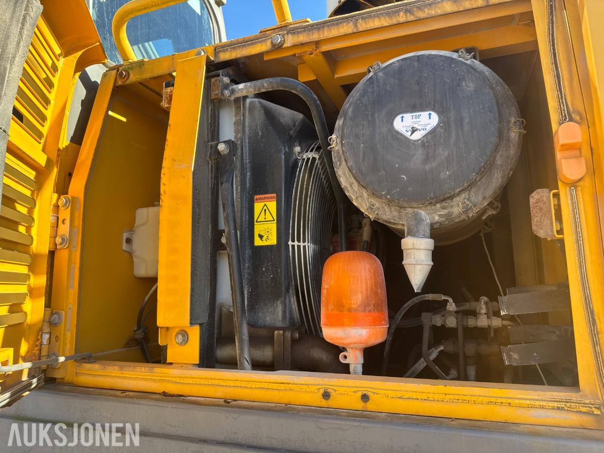 2005 Volvo EC360BLC Gravemaskin - Graveskuffe - Timer: 15864