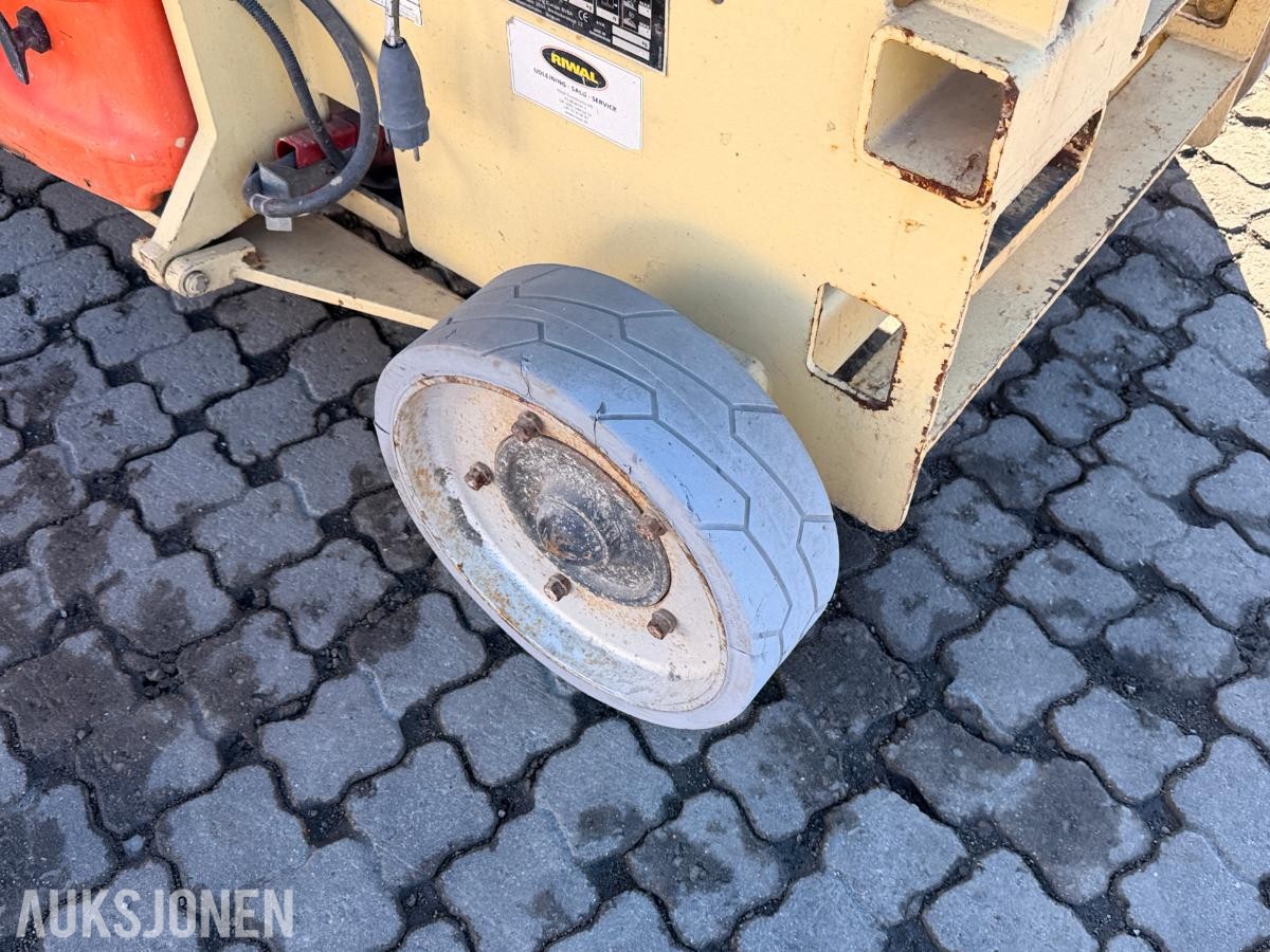 2007 JLG 3246ES sakselift - 12 meter arbeidshøyde