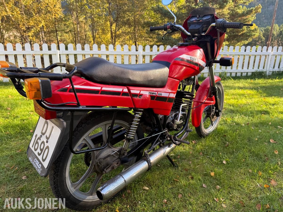 1988 Tempo Tiger