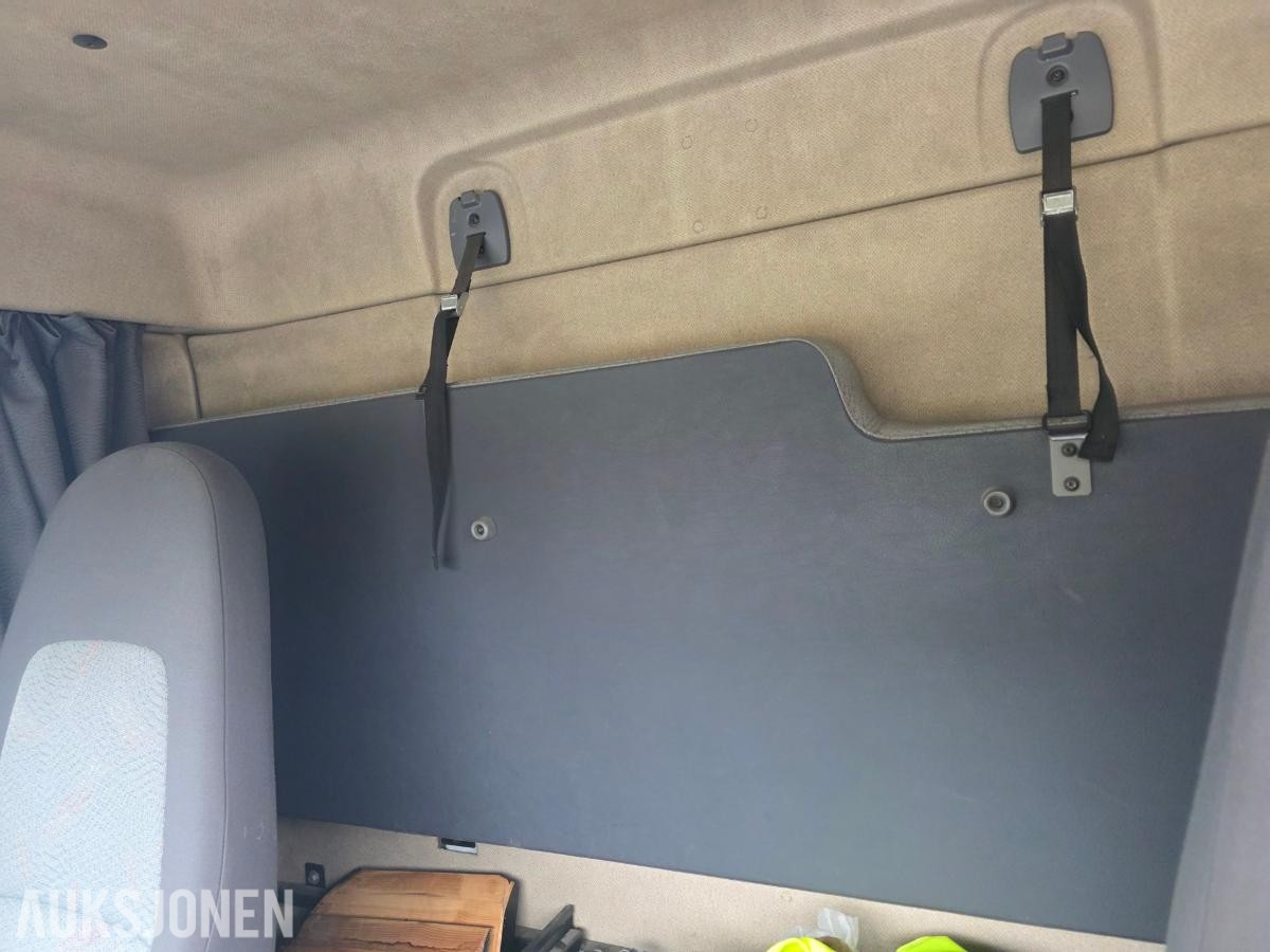 2005 Renault Midlum lastebil / planbil med kapell, 7,5T