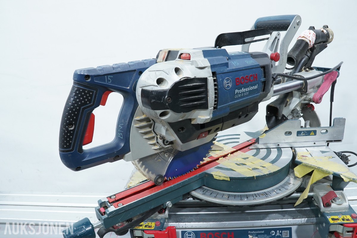 Bosch Professional GCM 8 SDE kapp- og gjærsag med GTA 3800 sagbord