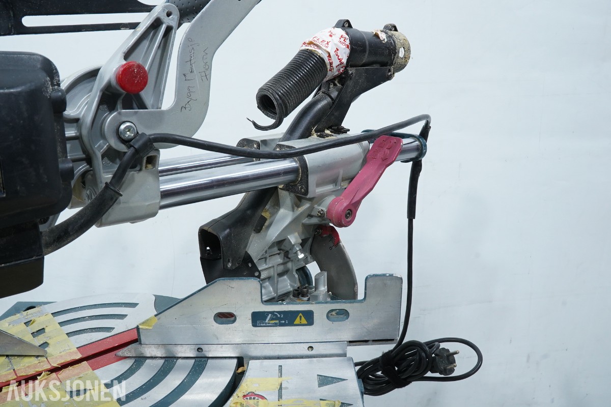 Bosch Professional GCM 8 SDE kapp- og gjærsag med GTA 3800 sagbord