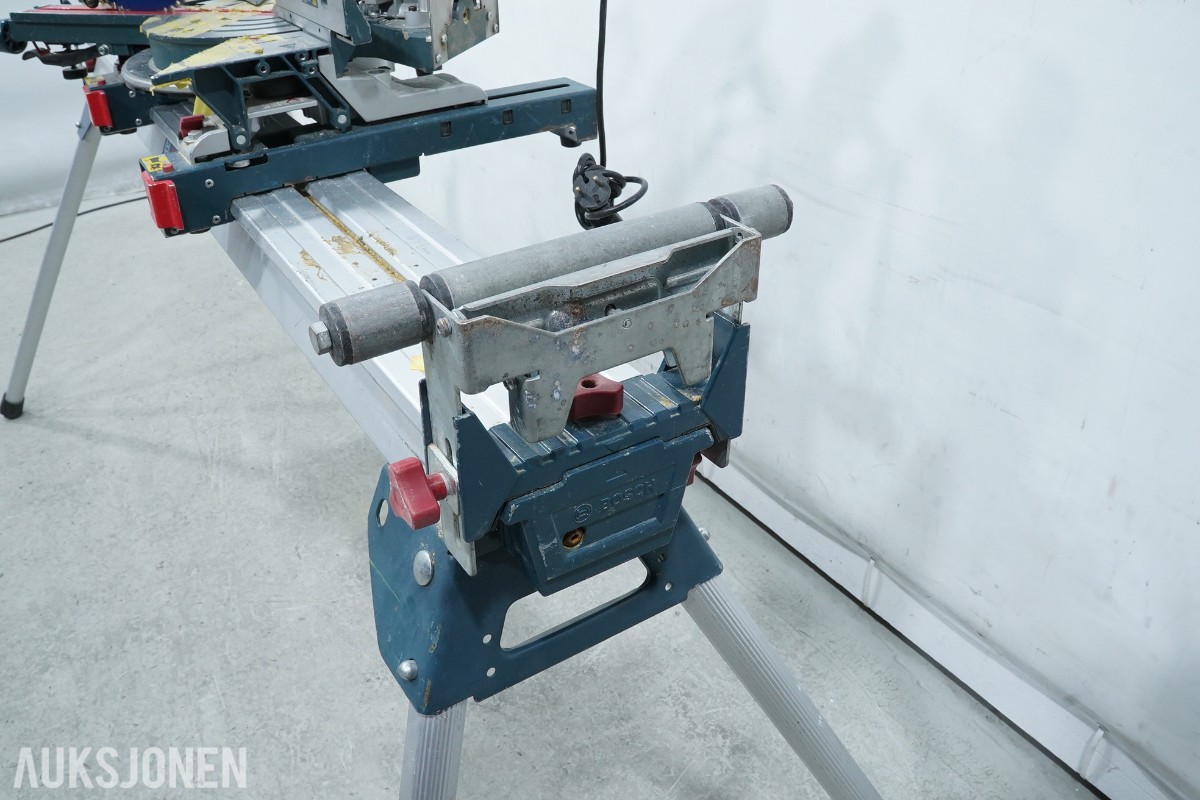 Bosch Professional GCM 8 SDE kapp- og gjærsag med GTA 3800 sagbord