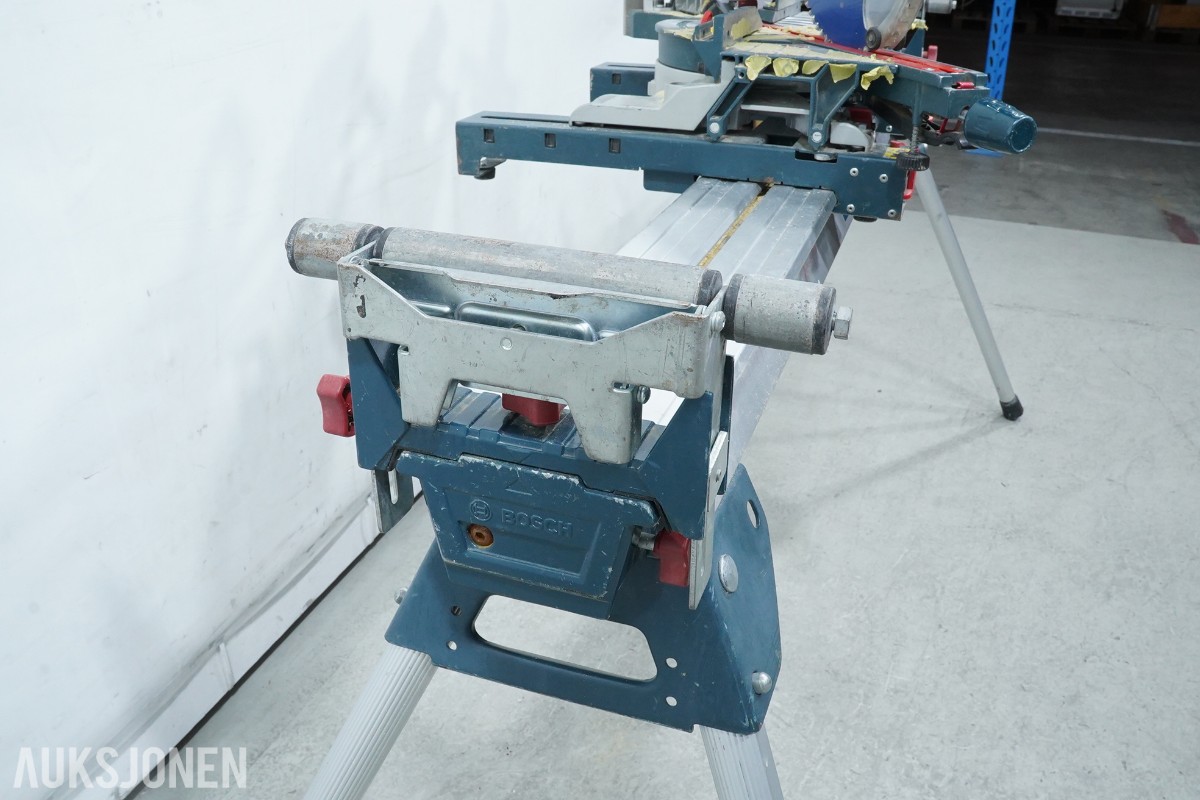 Bosch Professional GCM 8 SDE kapp- og gjærsag med GTA 3800 sagbord