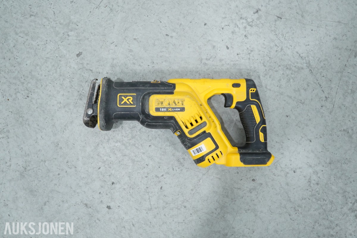 DeWalt verktøypakke med spikerpistoler, kapp-/gjærsag, sager, multiverktøy og støvsuger