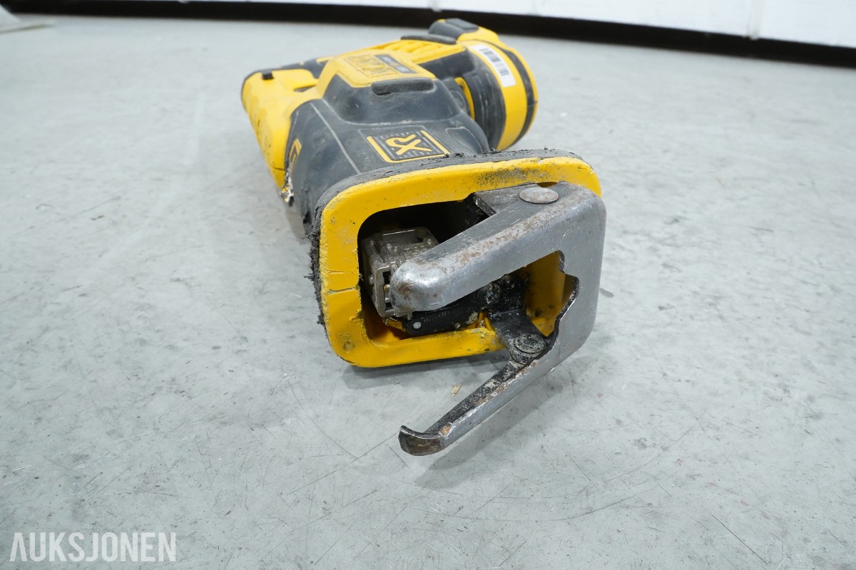 DeWalt verktøypakke med spikerpistoler, kapp-/gjærsag, sager, multiverktøy og støvsuger