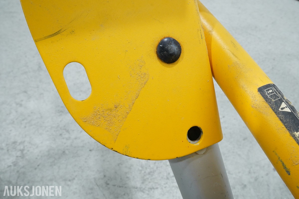 DeWalt verktøypakke med spikerpistoler, kapp-/gjærsag, sager, multiverktøy og støvsuger
