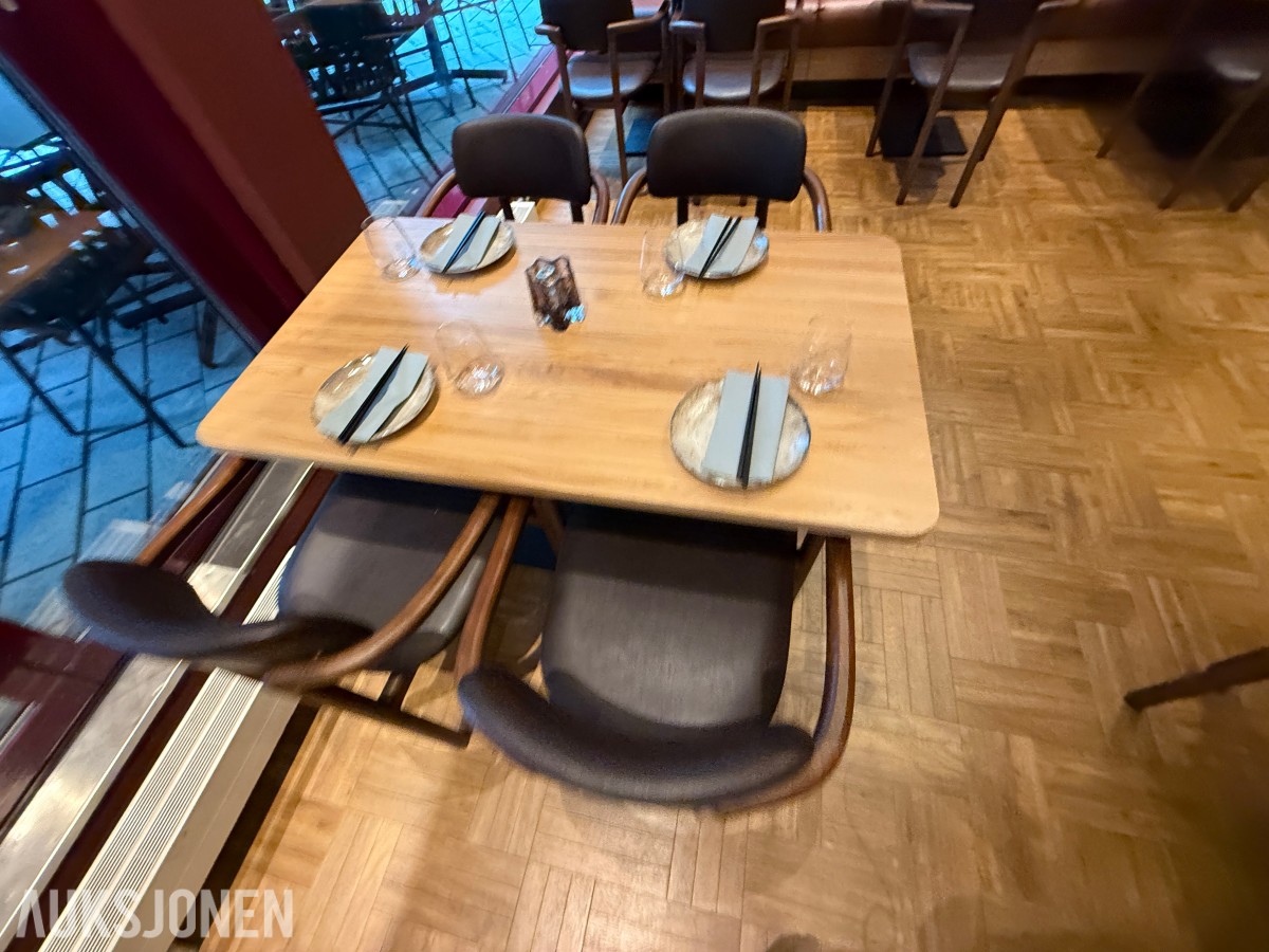 glass, bestikk, skåler og spisepinner fra restaurantdrift.