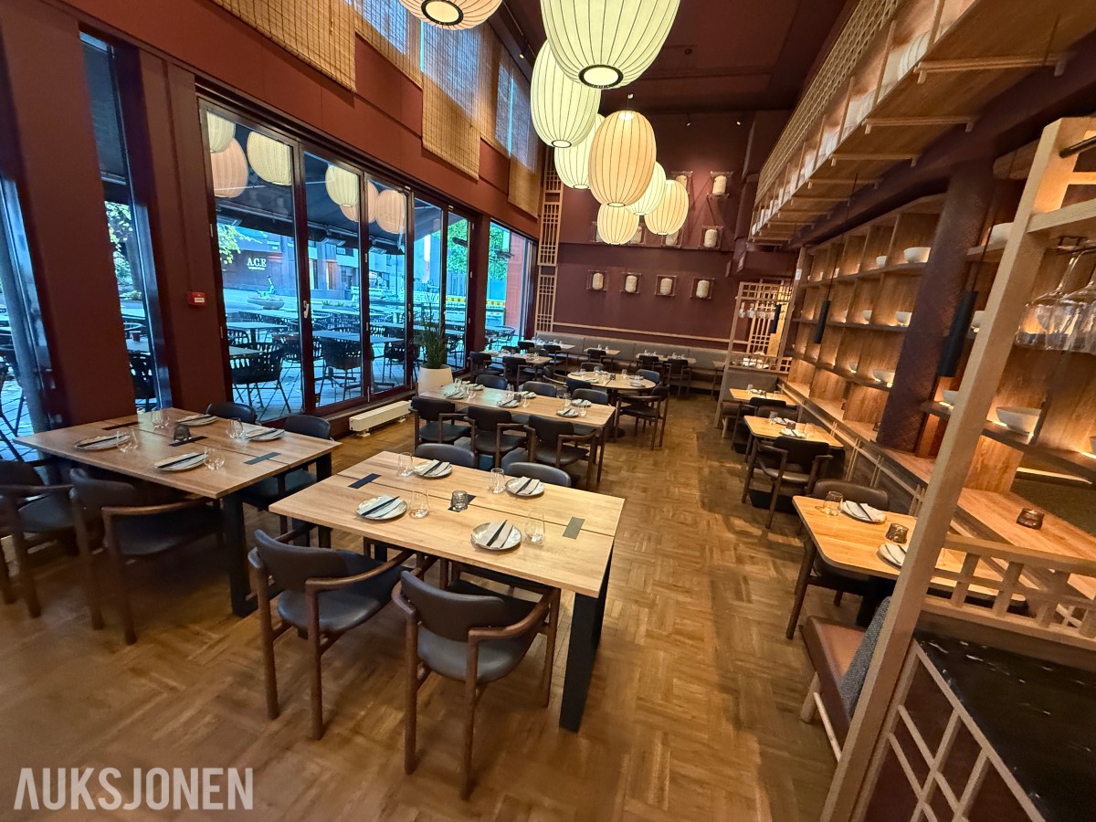 Stort parti glass og bestikk til restaurant/servering