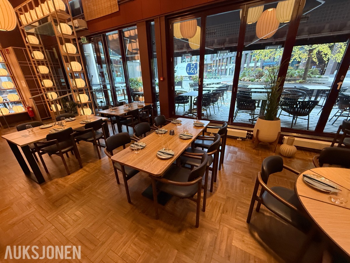 Stort parti glass og bestikk til restaurant/servering