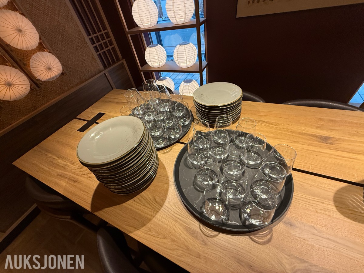 Stort parti glass og bestikk til restaurant/servering