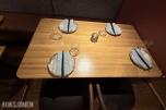 glass, bestikk, skåler og spisepinner fra restaurantdrift.