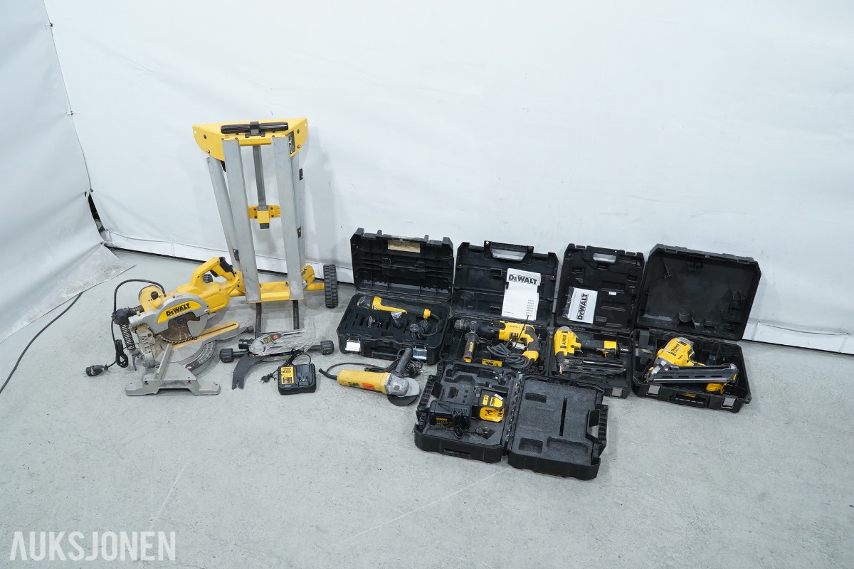 DeWalt verktøypakke med spikerpistoler, kapp-/gjærsag, borhammer, multiverktøy og sagstativ
