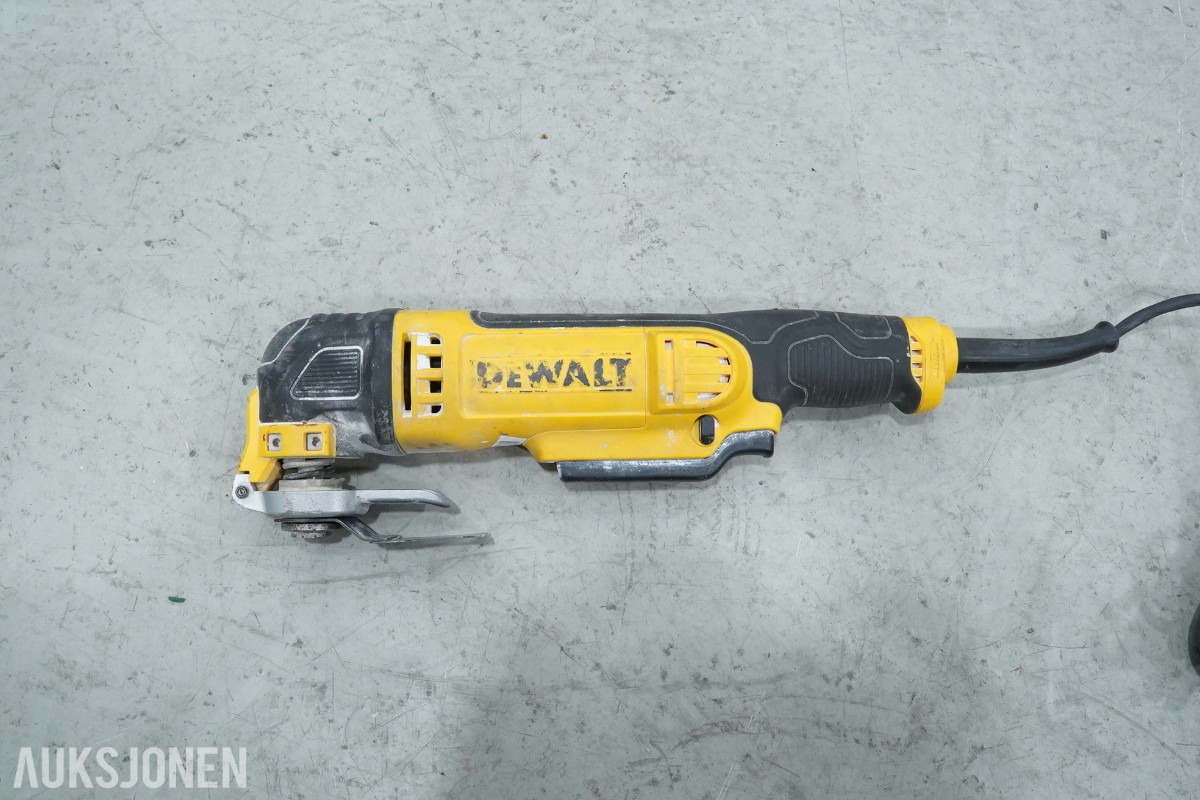 DeWalt verktøypakke med spikerpistoler, kapp-/gjærsag, borhammer, multiverktøy og sagstativ